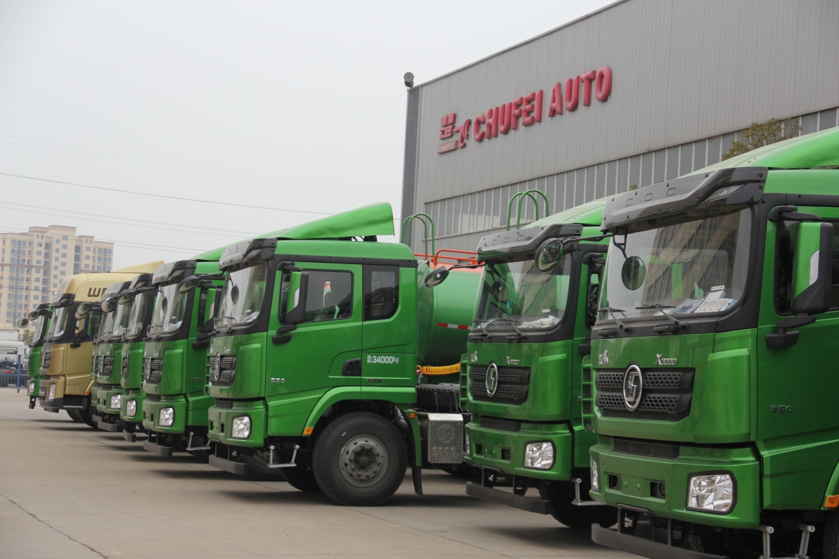 新年新氣象，2018年首批批量訂單30臺新型泥漿半掛運輸車